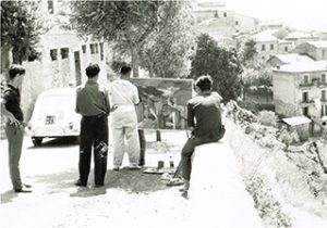 Michele Rosa a Segni (Fr) mentre ritrae il paesaggio - 13 Agosto 1961