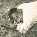 Durante una pausa, 1961