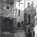 Michele ROSA (in primo piano) nel borgo di Fumone (Fr), 1965