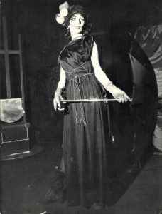 Nadia Vasil durante una performance teatrale
