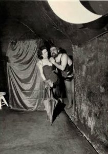 Nadia Vasil durante una performance teatrale